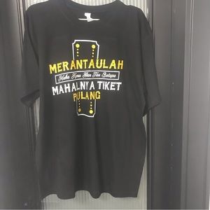 This is a black T-shirt, size M, 100% cotton